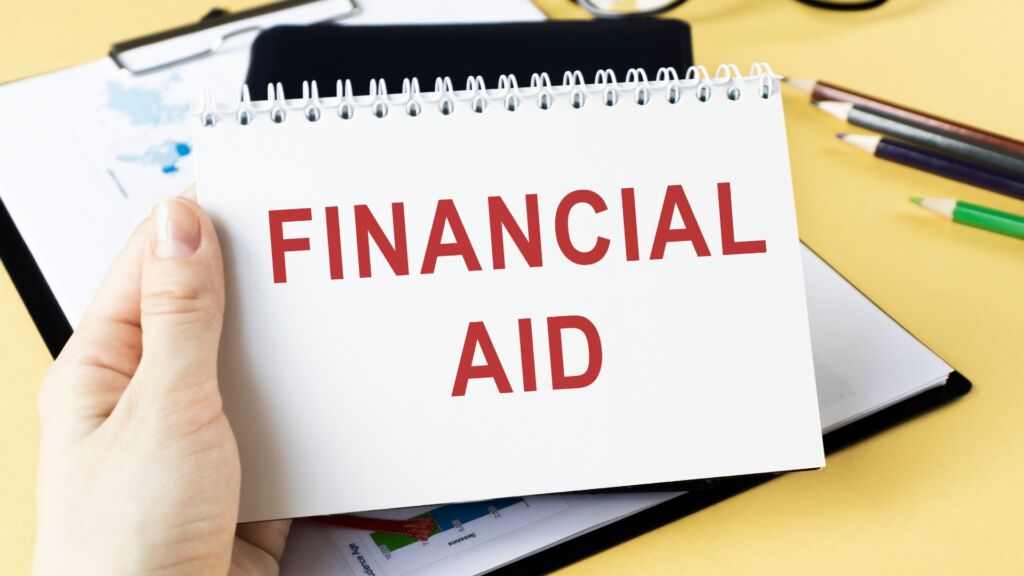 10 Colleges with the Best Financial Aid College Values Online