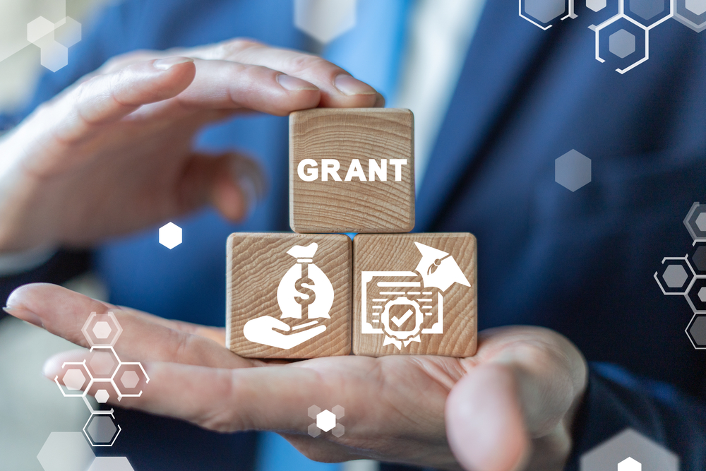 What Is the Difference Between a Grant and a Loan?