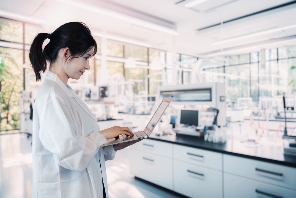 Can You Do Labs Online for Science Degrees?